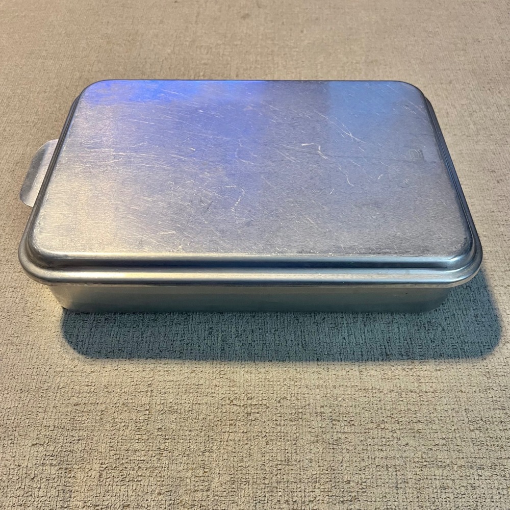 Vintage Mirro Aluminum Baking Pan with Lid 13x9 Rectangular Cake Pan